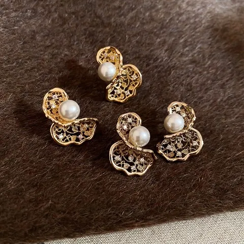 Elegantes Pendientes De Botón Mariposa Calados Con Circonita Perla Artificial De Imitación Y Poste De Plata De Ley 925