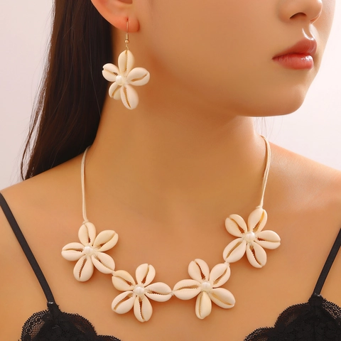 Set di Gioielli in Conchiglia Naturale e Künstliche Perle a Forma di Fiore Bohemien Fatto a Mano Collana e Orecchini per Donna Estate