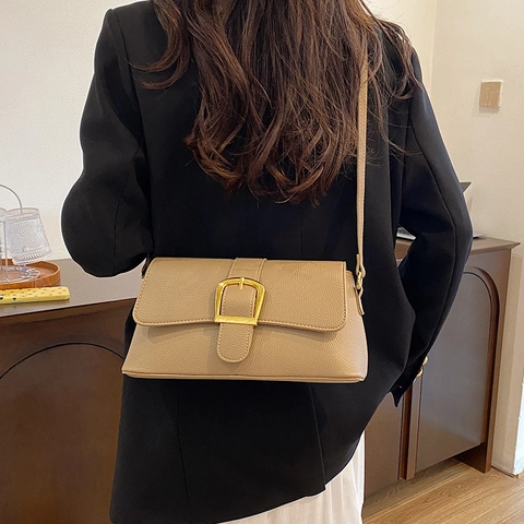 Sac À Épaule Femme Cuir PU Motif Litchi Boucle Dorée Foulard En Satin Vintage Sac Sous L'aisselle Baguette Élégant
