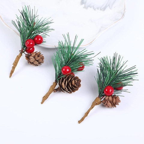 Künstliche Weihnachts Kiefernnadel Zweige Mit Roten Beeren Und Natürlichen Kiefernzapfen Für Geschenkbox Deko Festschmuck