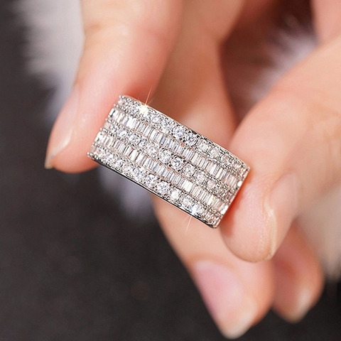 Lussuoso Anello in Rame Geometrico per Donna con Zirconia Intarsiata Gioielli da Dito Pendolari alla Moda per Feste Banchetti