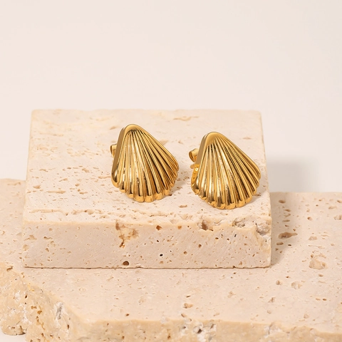 Shell Stud Earrings 18K Gold Plated Stainless Steel Minimalist Elegant Niche Design Jewelry For Women Everyday Wear