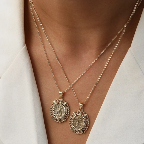 Vintage 18K Gold Plated Brass Initial Necklace For Women Oval Hollow Lace Border Alphabet Pendant Coin Necklace Jewelry
