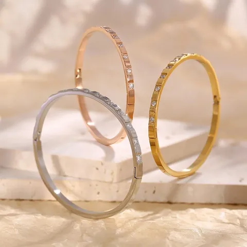 Mode Vrouwen Titaniumstaal Geometrische Strass Armring Ingelegd Rasterpatroon Armring Goud Zilver Roségoud Sieraden Voor Vrouwen