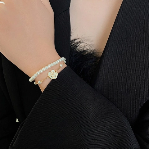 Kamelienblüte Künstliche Perlenarmband Doppellagig Vergoldet Legierung Elegant Französisch Vintage Schmuck Für Frauen Verstellbar
