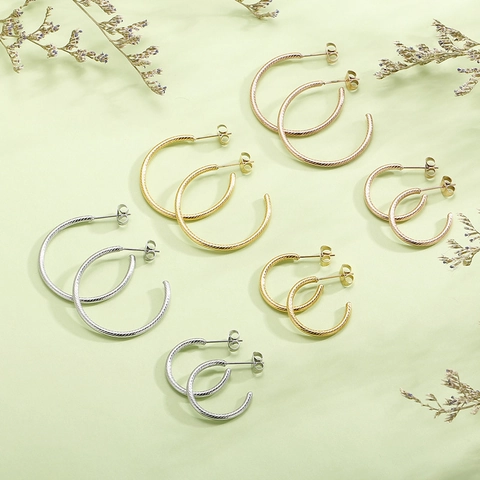 Pendientes De Aro Minimalistas De Acero Inoxidable Con Textura Retorcida Forma De C Geométrica Joyería Hipoalergénica