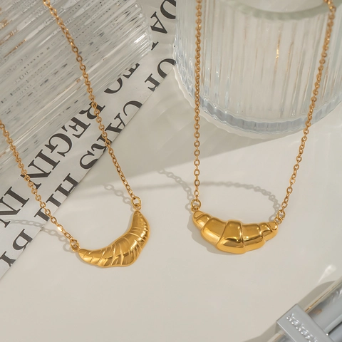 Collier Pendentif Croissant Acier Inoxydable Plaque Or PVD Imperméable Minimaliste Géométrique Bijoux De Cou Pour Femmes Style Chic