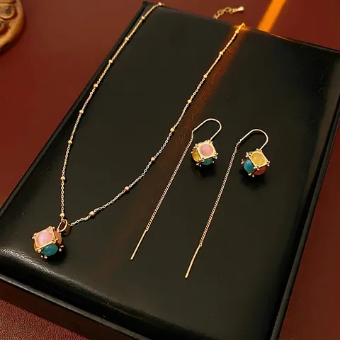 Parure Collier Et Boucles D'oreilles Traversantes En Cuivre Plaqué Or Pierre Oeil De Chat Pendentif Cube Évidé