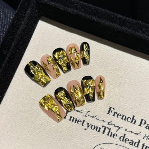 Unghie Finte a Pressione Artigianali Stile Punk Nero Rosa Nudo Con Borchie Geometriche Oro Metallo 3D Zirconia Unghie