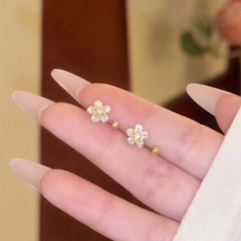 Bloem Oorknopjes Zirkonia Koper Klein Elegant Dagelijks Veelzijdig Voor Dames Met Zilveren Oorbelstift