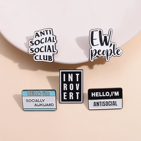 Social Anxiety Introvert Slogan Emaille Pins Legierung Metall Brosche Für Rucksack Bekleidung Zubehör Mode Schmuck