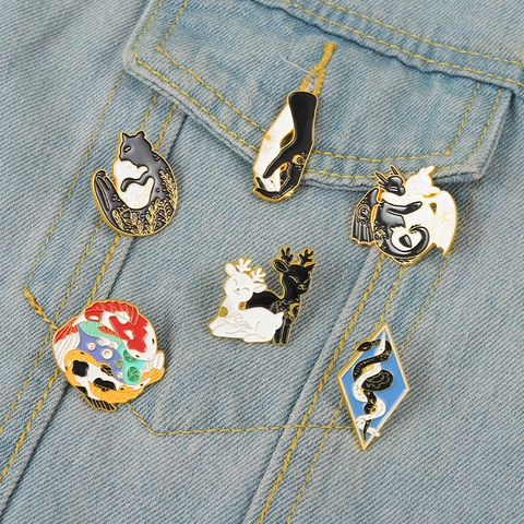 Broche de Esmalte Creativo Animales Abrazándose Aleación Yin Yang Gato Dragón Ciervo Koi Serpiente Mano Sol Luna Insignia Joyería Regalo Unisex