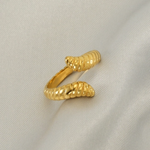 Spiral Croissant Ribbed Ring 18K Gold Plated Stainless Steel Open Adjustable Textured Band Retro Minimalist Jewelry