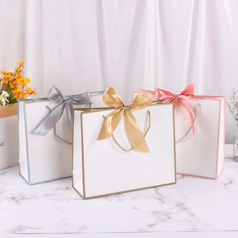 Elegant Paper Gift Bags With Large Ribbon Bow Decor Thick Cardboard Handbags For Wedding Party Favors Boutique Shopping