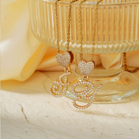 Collana con Pendente a Forma di Lettera Alfabeto in Acciaio Inossidabile con Cuore Pavé di Zirconia Oro Gioielli Iniziali Corsive