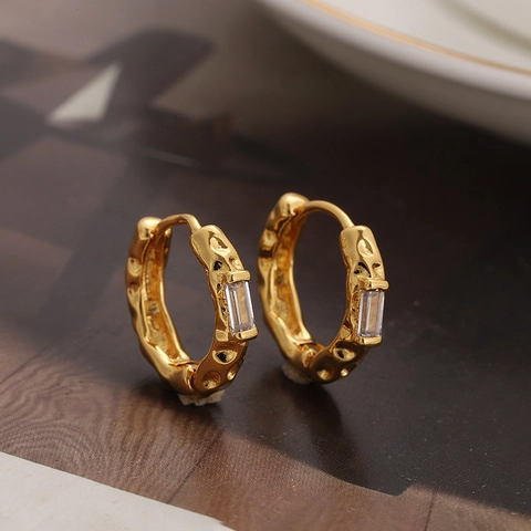 Minimalist Geometric Copper Hoop Earrings With Hammered Texture Rhinestone Inlaid Fashion Jewelry Elegant Ear Clips