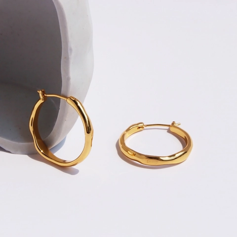 Orecchini a Cerchio con Trama a Onde Irregolari per Donna in Ottone Placcato Oro Argento Geometrici Minimalisti