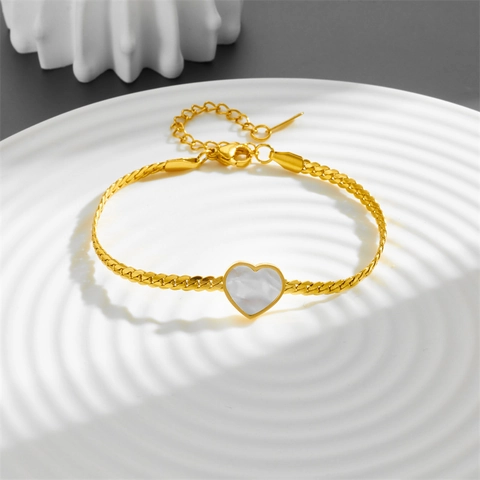 Retro 18K Gold Plated Titanium Steel Curb Chain Bracelet For Women With White Shell Heart Pendant Elegant Snake Chain Jewelry