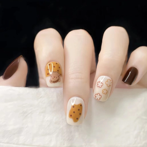 Cartoon Bear Press On Nails Flower Polka Dot Brown Creamy White Short Square Round Artificial Nails With Glue