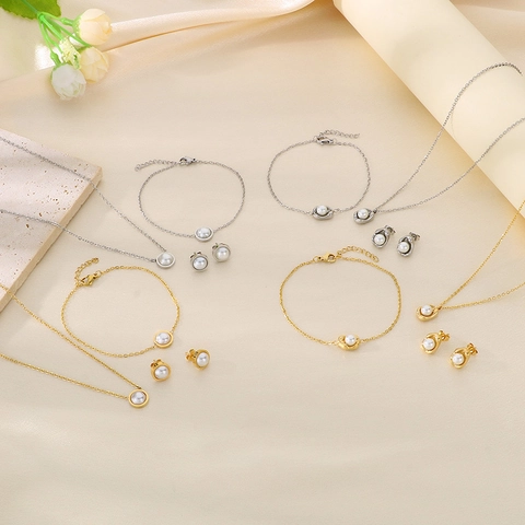 Set di Gioielli in Acciaio Inossidabile Elegante Francese da Donna Placcato Oro Argento Con Perla Artificiale Collana Bracciale Orecchini a Bottone