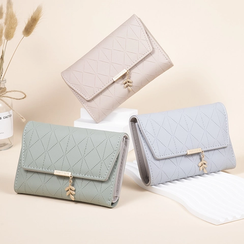 Portefeuille Court Pliable Pour Femmes En Cuir PU Motif Losanges Matelassé Pendentif Feuille Métallique Porte-Cartes Élégant