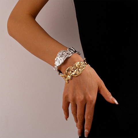 Bracciale Rigido Aperto In Lega Texture Lava Irregolare Metallico Largo Minimalista Gioielli Moda Donna