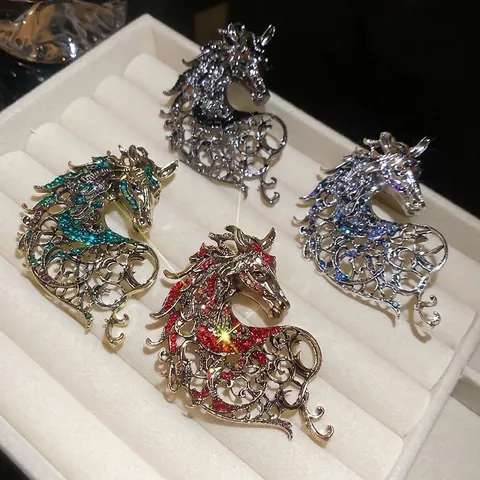 Broche Tête De Cheval Alliage Strass Ajouré Style Vintage Corsage Pour Femmes Élégant Accessoire De Vêtement Bijoux Cadeau