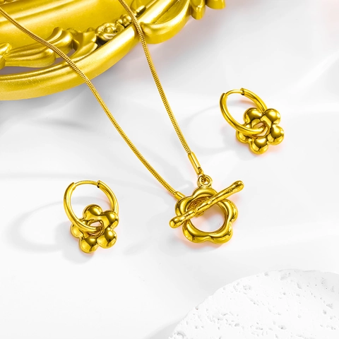 Set di Gioielli Minimalista in Acciaio Inossidabile con Collana e Orecchini a Fiore Chiusura OT Oro Argento Donna Gioielli