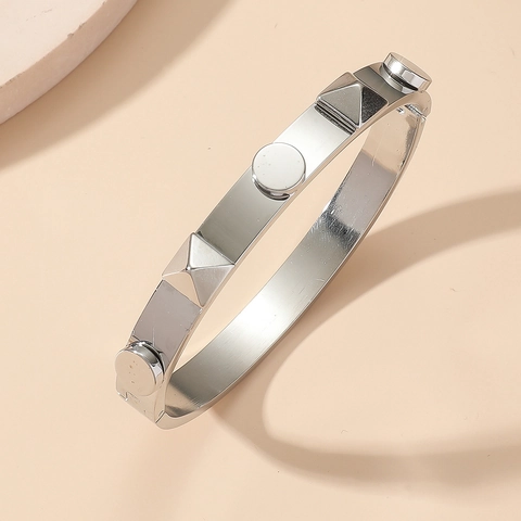 Titanium Stahl Manschetten Armreif Mit Pyramiden Nieten Und Runden Nieten Punk Rock Minimalistischer Schmuck Für Männer Frauen