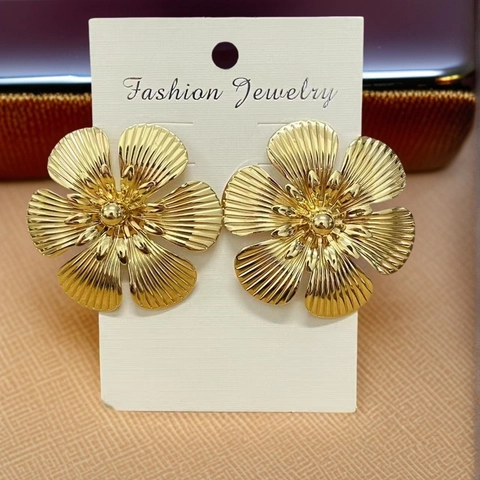 Vintage Exaggerated Iron Gold Leaf Flower Stud Earrings For Women Retro Geometric Ginkgo Leaf Brooch With Artificial Pearl