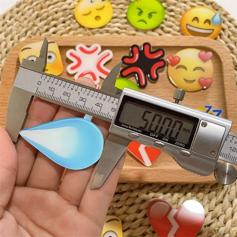 Cartoon Emoji Ausdruck Broschen Acryl DIY Patches Süße Mode Accessoires Für Taschen Kleidung