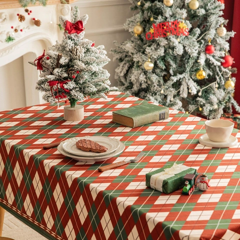 Christmas Tablecloth Argyle Diamond Plaid Soft Velvet Fabric Waterproof Stain Resistant Retro Holiday Dinner Table Cover Decor