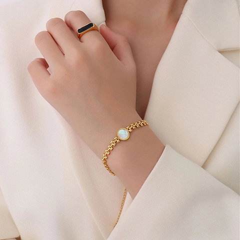 Elegante Bracciale In Acciaio Al Titanio Placcato Oro 18 Carati Con Madreperla Bianca Naturale Design A Doppia Faccia Cuore Tondo