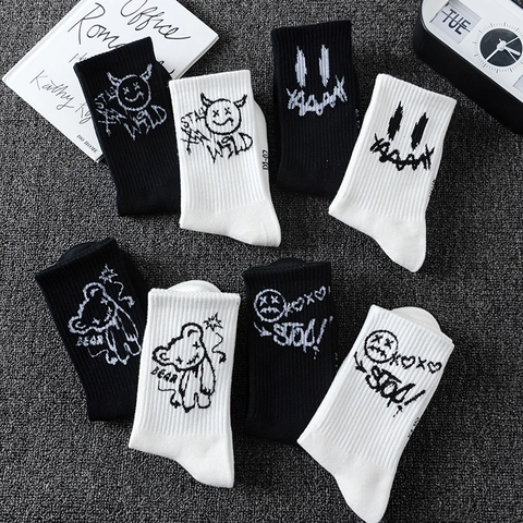 Crew Socken Baumwolle Polyester Graffiti Monster Dämon Druck Atmungsaktiv Sportlich Lässig Street Style Für Männer Frauen
