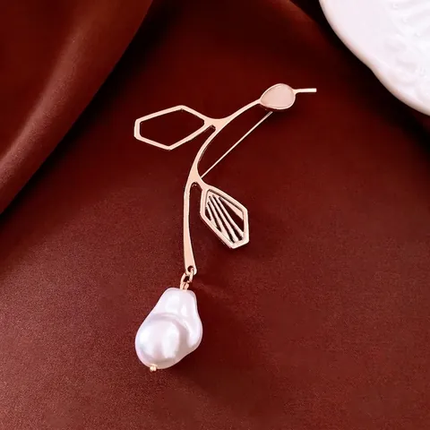 French Vintage Artificial Baroque Pearl Brooch Alloy Branch Shape Inlay Opal Pin For Suit Dress Women Fashion Jewelry