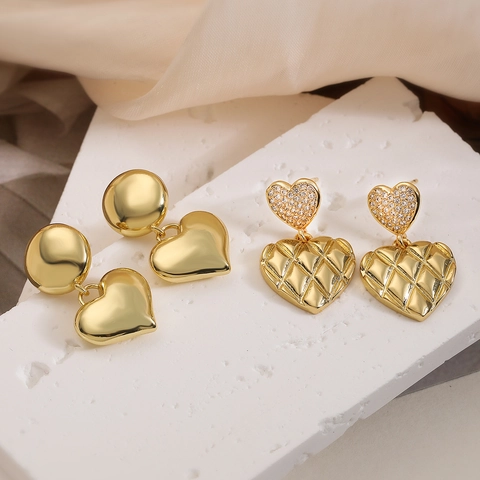Boucles d'Oreilles Pendantes en Cœur en Cuivre Plaqué Or 18K Minimalistes pour Femmes Boucles d'Oreilles à Motifs Matelassés et Strass Bijoux de Mode