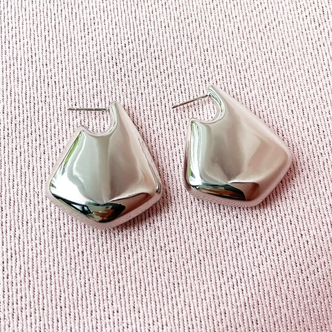 Geometrische U-Form Ohrringe 18K Vergoldet Poliertes Kupfer Einfaches Nischendesign Unregelmäßige Damen Mode Schmuck