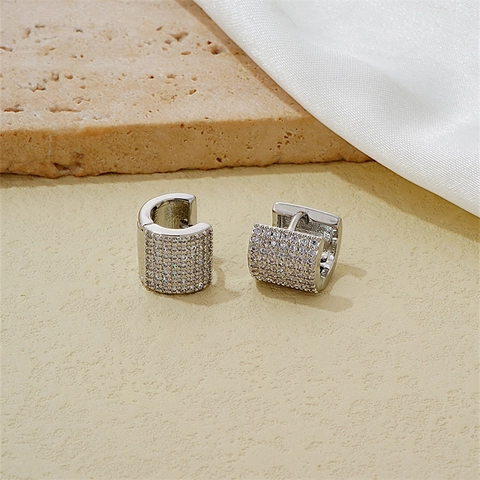 Kupfer Versilberte Huggie Hoop Ohrringe Für Damen Mit Mikro-Pave Weißem Zirkon Einfacher Geometrischer Französischer Stil Schmuck