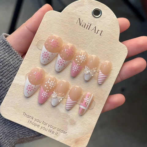 Press On Nägel Winter Schneeflocken 3D Schleifen Mandelform Französischer Stil Rosa Weiß Süße Künstliche Nägel