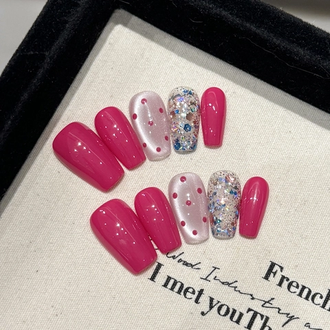 Handmade Short Coffin Press On Nails Magenta Dragon Fruit Color Cat Eye Retro Polka Dots Glitter Nails For Women Nail Art