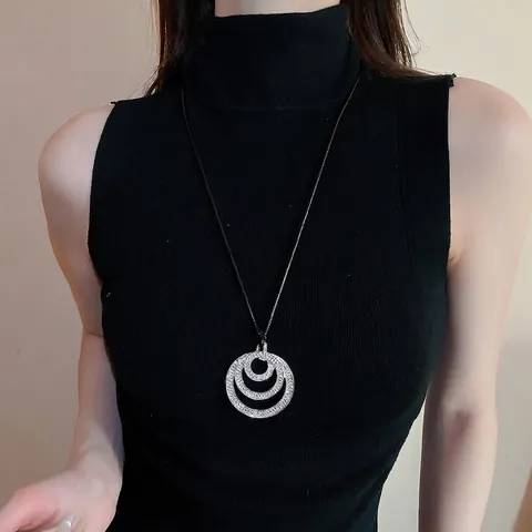 Mode Gelaagde Konzentrische Kreis Anhänger Halskette Legierung Mit Strass Und Glas Moderne Lange Pulloverkette Damen