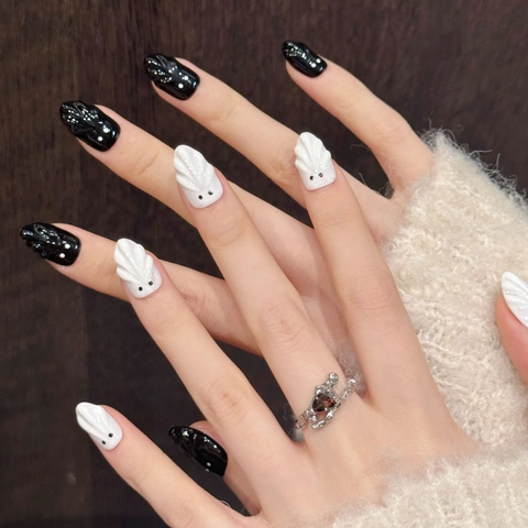 Unghie Finte Halloween Fantasma Rilievo 3D Cartone Animato Mandorla Fatte a Mano Nero Bianco Manicure per Festa Donna