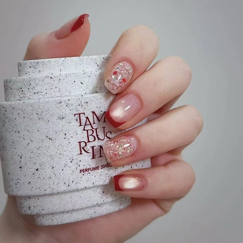 French Style Press On Nails Cat Eye Glinstering Rode Punten Glitter Bloem Ontwerp Zoete Elegante Kunstnagels