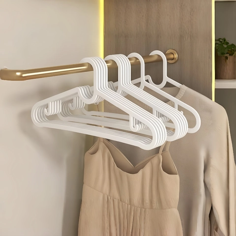 Non Slip Clothes Hangers Space Saving Non Marking Plastic Laundry Closet Storage Organizers Bionic Shoulder Design Dry Wet Use
