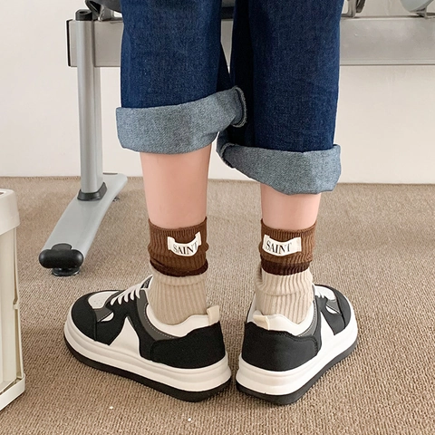 Women Cotton Contrast Color Mid-Calf Socks Breathable Ribbed Knit Sports Casual Skateboard Socks Letter Label Design