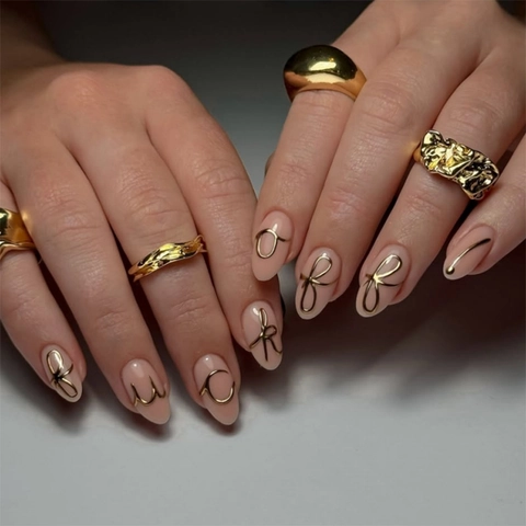 Press On Nägel Mandelform Elegant Nude Pink Mit 3D Goldlinie Und Schleifen Design Full Cover Maniküre Für Frauen