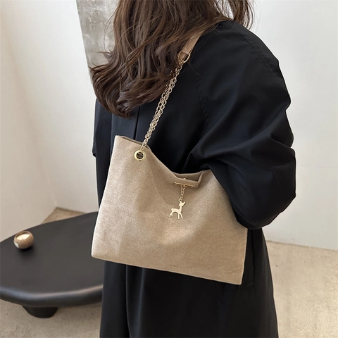 Borsa Tote Vintage Da Donna In Ecopelle Scamosciata Borsa A Spalla Con Catena Dorata E Ciondolo A Forma Di Cervo