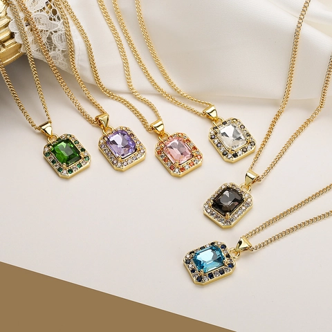 Collier Pendentif en Zirconia Carré Classique de Mode pour Femmes Cuivre Électroplaqué Géométrique Exquis Choker Chaîne Élégant Bijoux Cadeau