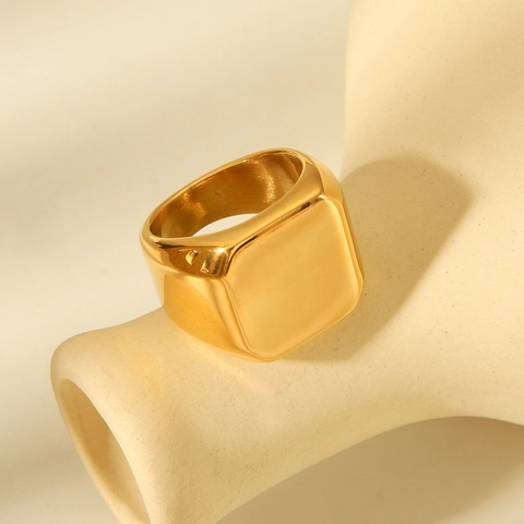 Anello A Sigillo Quadrato Placcato Oro 18K Acciaio Inossidabile Lucidato Geometrico Solido Minimalista Gioielli Per Donne