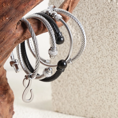 Bracciale Rigido Aperto Cavo Intrecciato In Acciaio Titanio E Anello Gioielli Con Accenti Di Cristallo Retrò Minimalista Per Donna